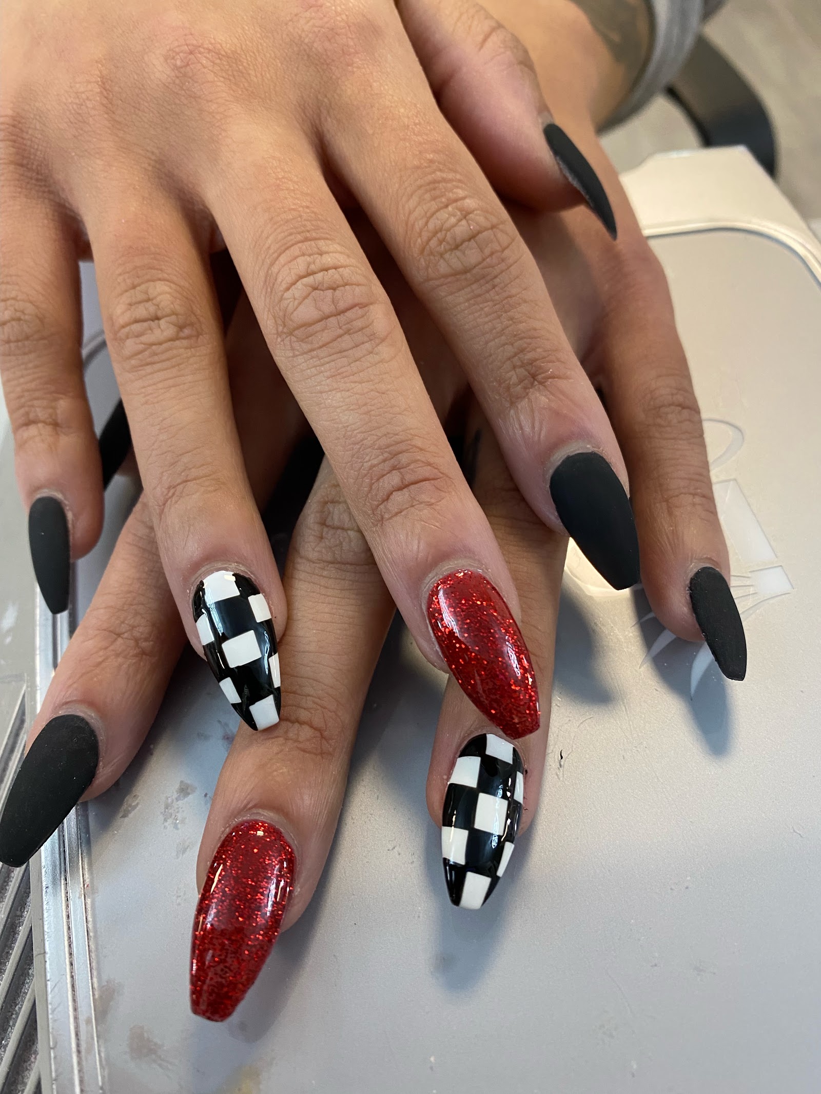 Lavish Nails & Lashes nail photo 1